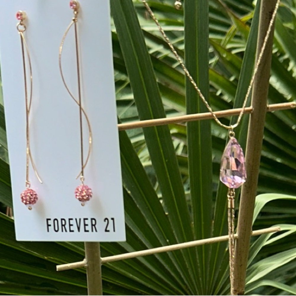 NWT💕Jewelry Set Pink Crystal and Gold Long Necklace and Earring Set